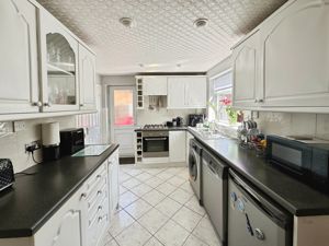 Kitchen- click for photo gallery